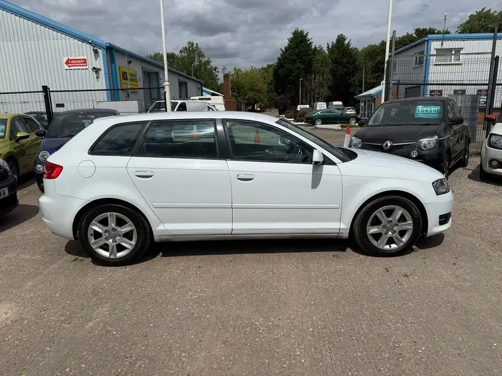 Used Audi A3 Sportback 105 HP (77 kW) 2013 White Hatchback