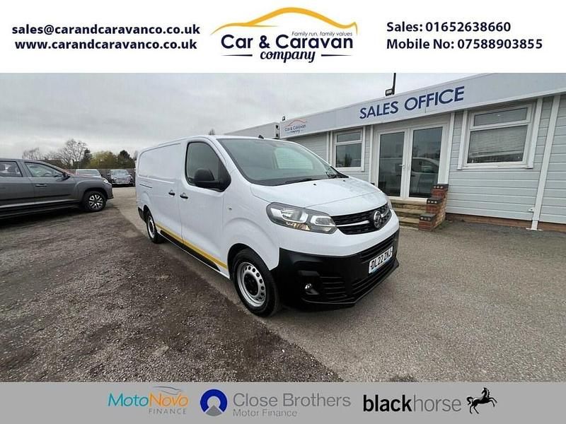 Used Vauxhall Vivaro S 100 HP (73 kW) 2022 White MPV