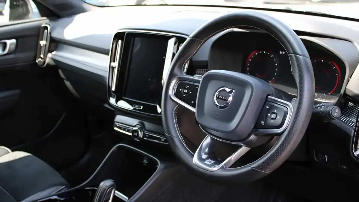 Used Volvo XC40 R-Design 150 HP (110 kW) 2020 SUV
