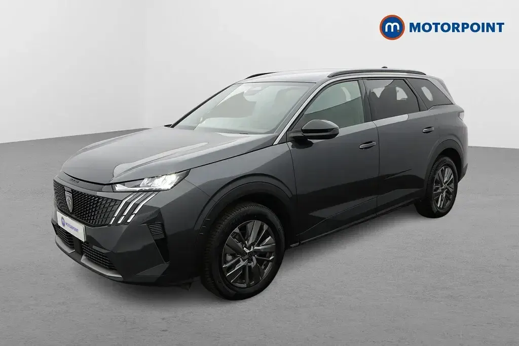 Usado Peugeot 5008 Allure 145 HP (106 kW) 2025 Cinzento SUV