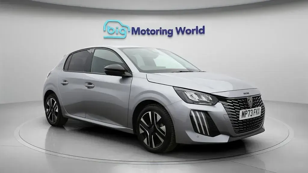 Used Peugeot 208 Allure 101 HP (74 kW) 2024 Hatchback