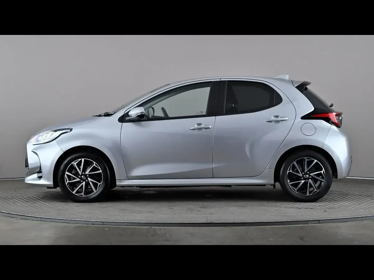 Used Toyota Yaris Hybrid Design 2023 Silver Hatchback