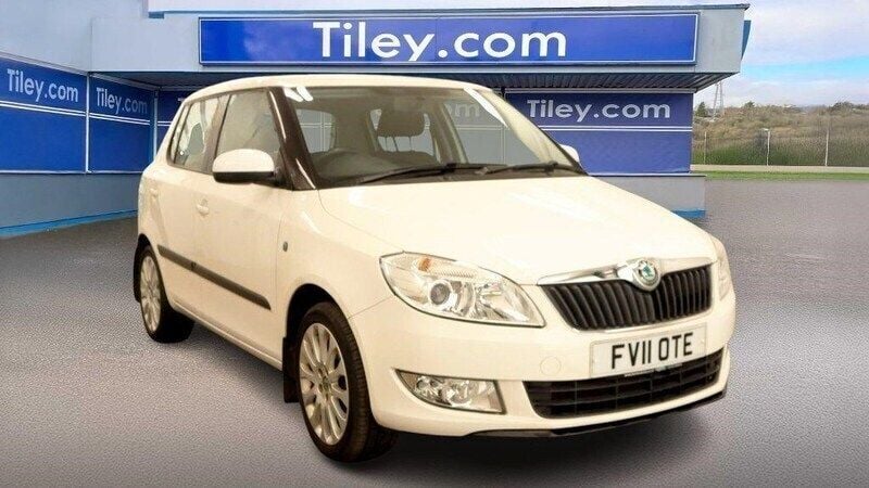 White Used 2011 Skoda Fabia Elegance Hatchback | £5,490 (Fair price) - Image 1/2