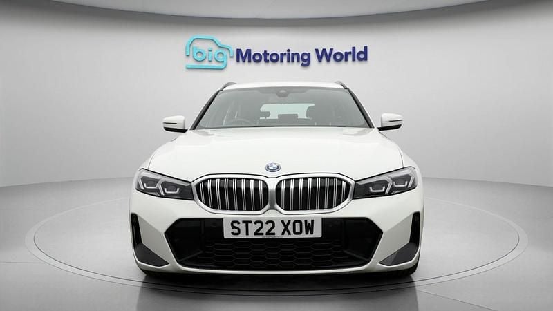 Used BMW 330e M Sport 288 HP (211 kW) 2022 White Estate
