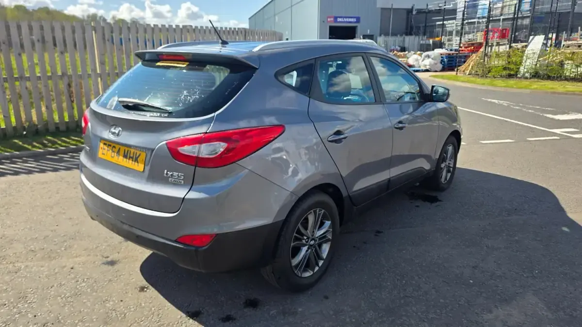 Usado Hyundai ix35 SE 115 HP (84 kW) 2015 Cinzento SUV
