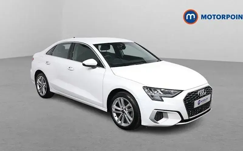 Begagnad Audi A3 Sport 150 HK (110 kW) 2023 Vit Sedan