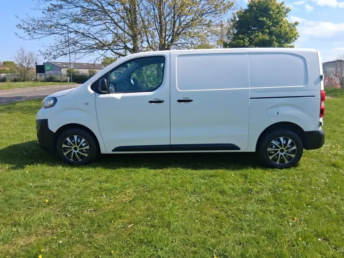 Begagnad Peugeot Expert 120 HK (88 kW) 2020 Vit Van