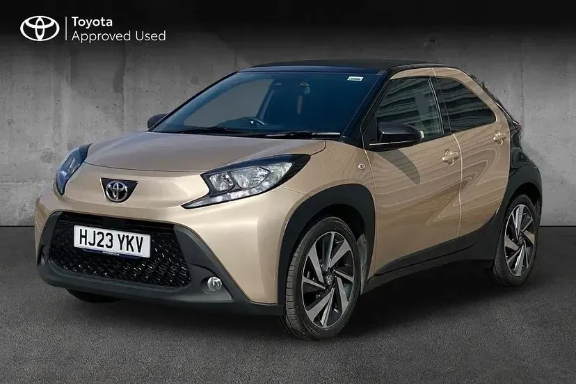 Used Toyota Aygo X 72 HP (52 kW) 2023 Beige SUV