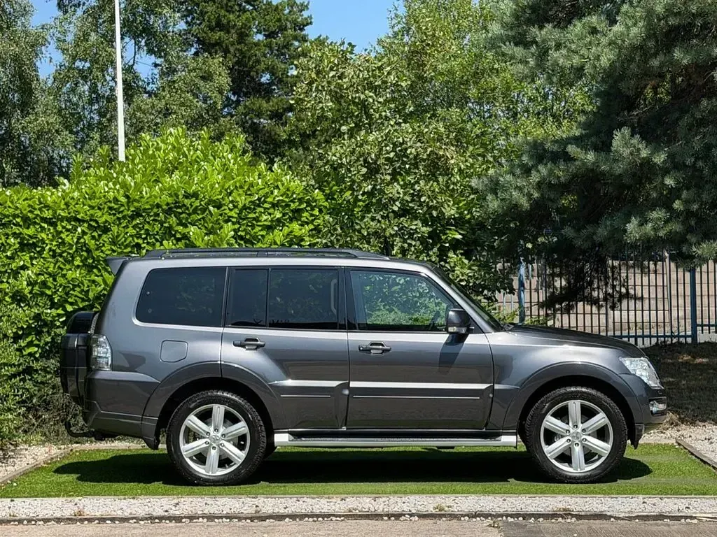 Used Mitsubishi Shogun 197 HP (144 kW) 2015 Grey SUV