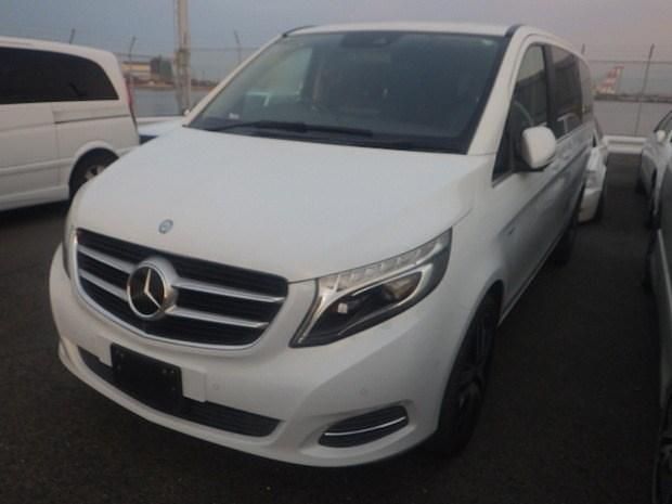 White Used 2016 Mercedes V220 Avantgarde MPV | £24,999 - Image 1/4