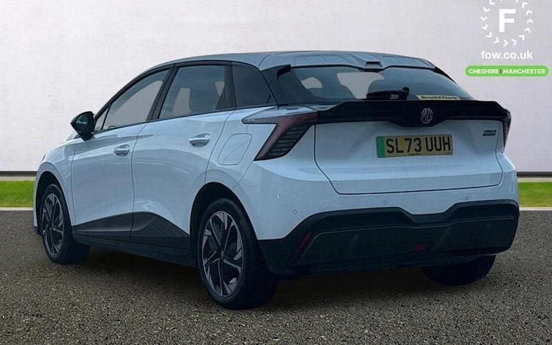 Used MG MG4 EV SE 125 kW (170 HP) 2023 White Hatchback