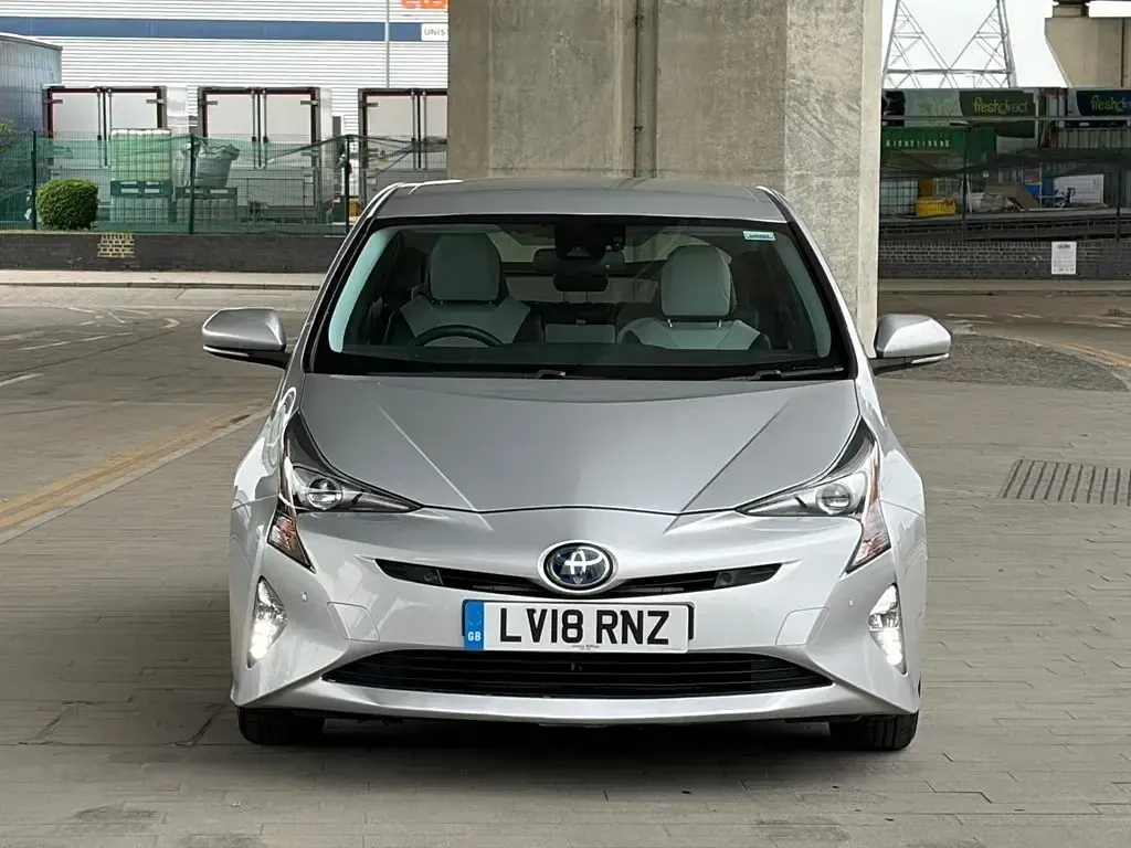 Używany Toyota Prius 122 KM (89 kW) 2018 Srebrny Hatchback