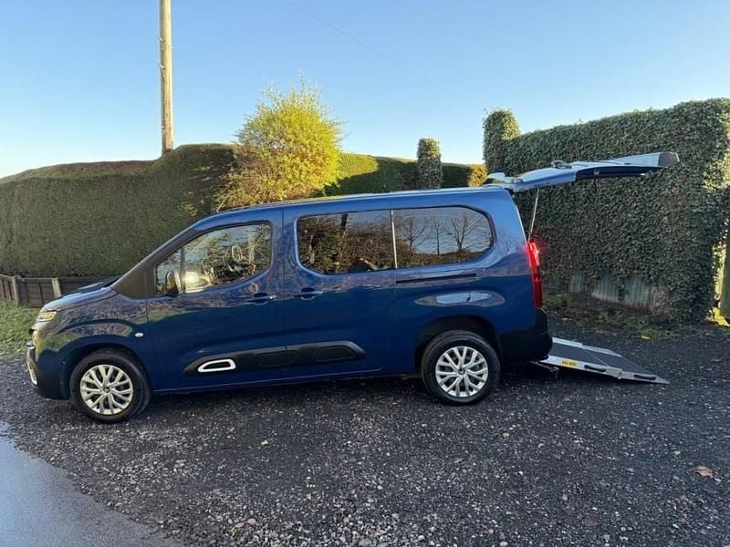 Used Citroën Berlingo Feel 2024 Blue MPV