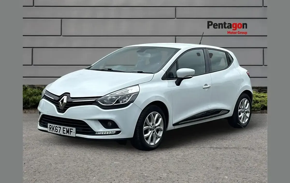 Used Renault Clio Dynamique 120 HP (88 kW) 2017 White Hatchback