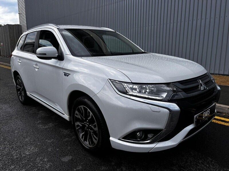 White Used 2017 Mitsubishi Outlander P-HEV Estate | £8,950 (Fair price) - Image 1/4