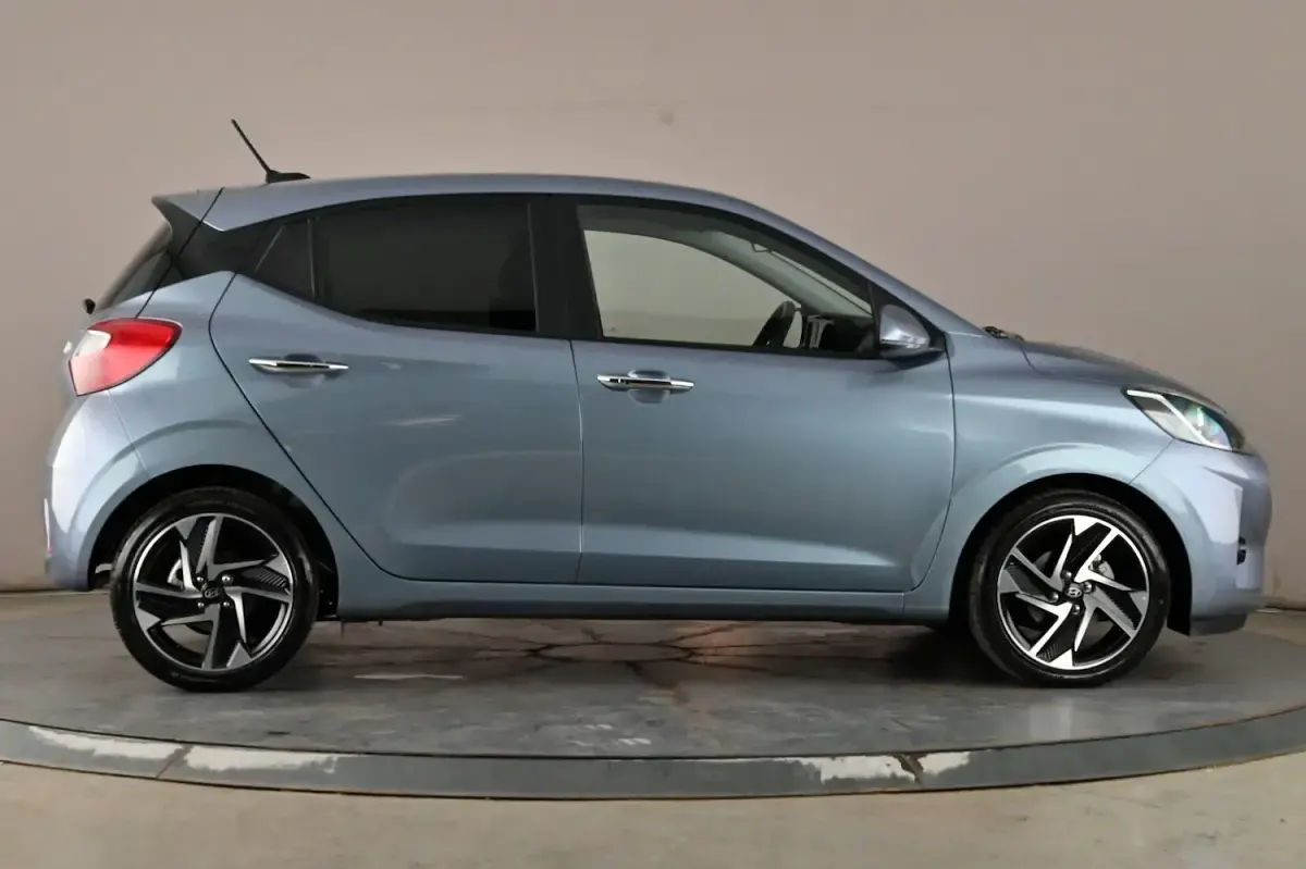 Used Hyundai i10 Premium 83 HP (61 kW) 2026 Blue Hatchback