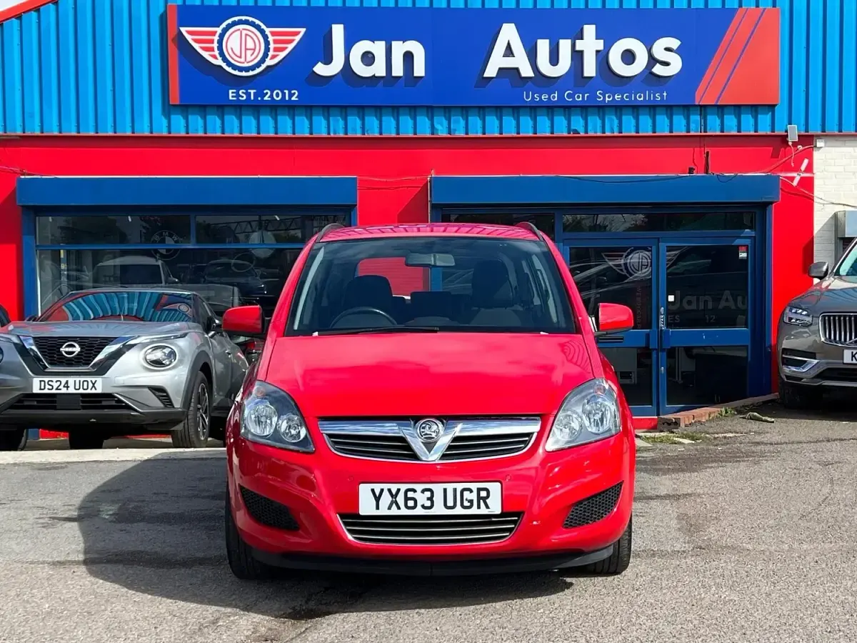 Usado Vauxhall Zafira 2013 Rojo Monovolumen