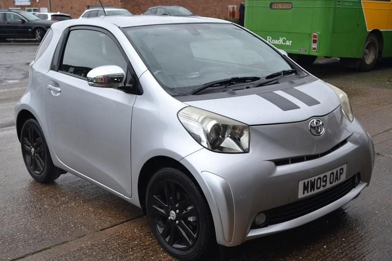 Silver Used 2009 Toyota iQ Hatchback | £3,995 (Fair price) - Image 1/3
