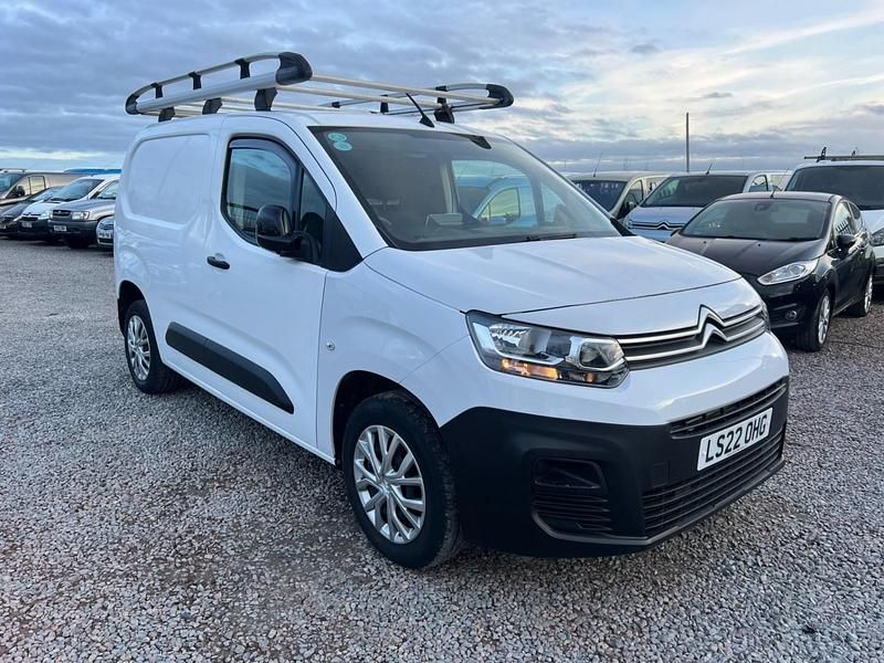 Used Citroën Berlingo 100 HP (73 kW) 2022 White MPV
