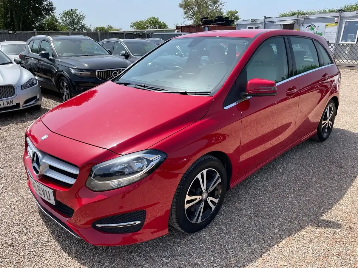 Used Mercedes B180 SE 122 HP (89 kW) 2016 Red MPV