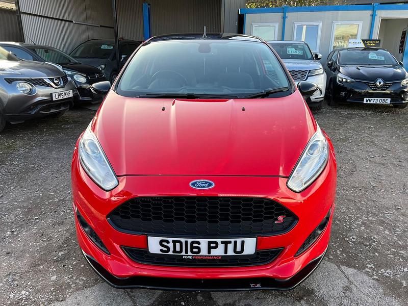 Usado Ford Fiesta Zetec 2016 Vermelho Citadino