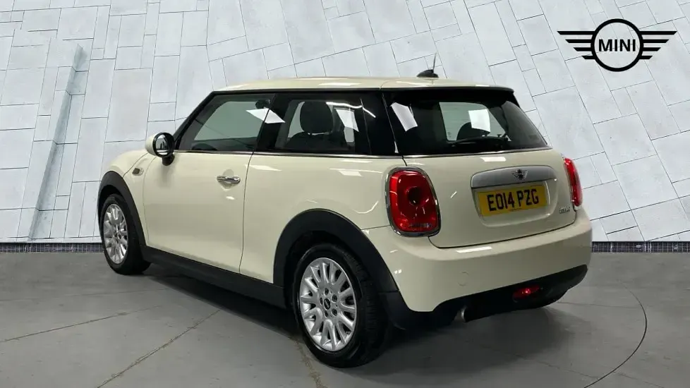 Usado Mini Cooper Hatch 134 HP (98 kW) 2014 Branco Citadino