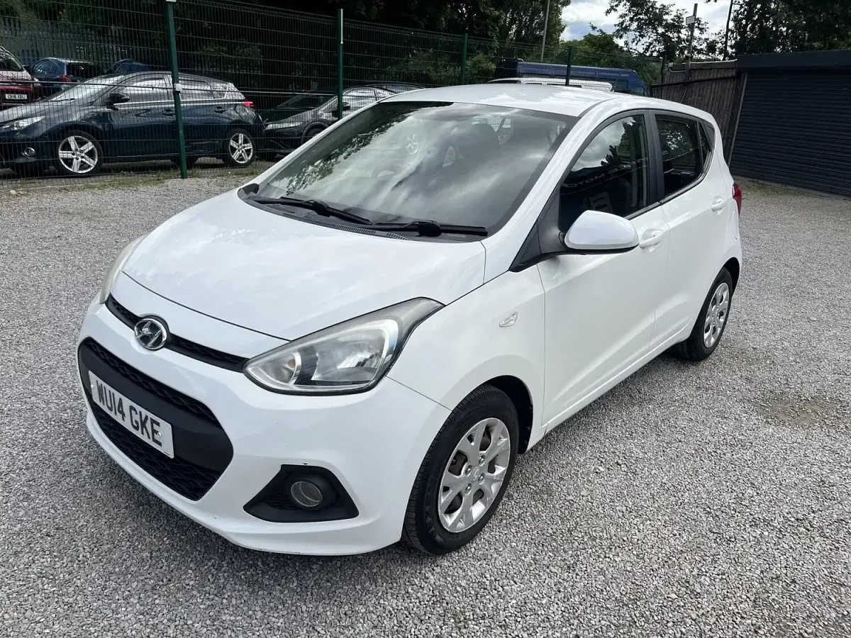 Used Hyundai i10 SE 2014 White Hatchback