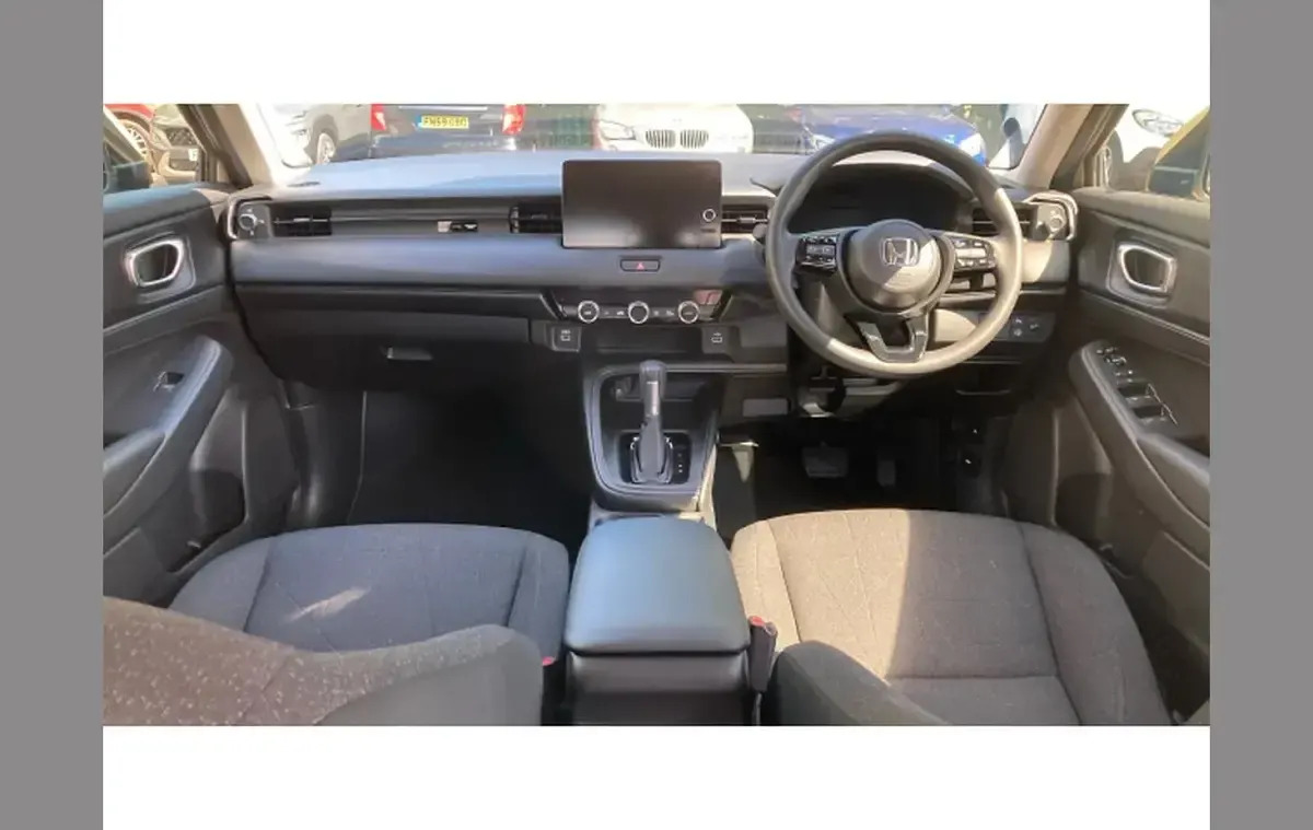 Used Honda HR-V Elegance 131 HP (96 kW) 2023 Beige SUV