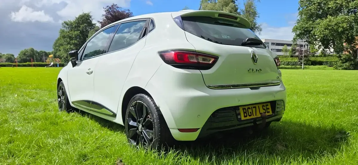 Used Renault Clio Dynamique 90 HP (66 kW) 2017 White Hatchback