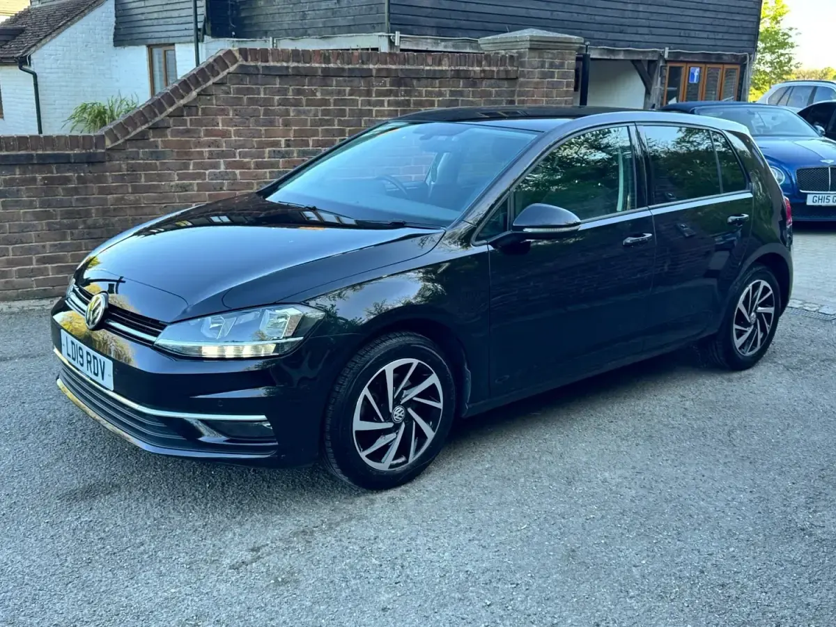 Używany VW Golf VII Match 150 KM (110 kW) 2019 Czarny Hatchback