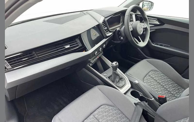 Used Audi A1 Sport 94 HP (69 kW) 2024 White SUV