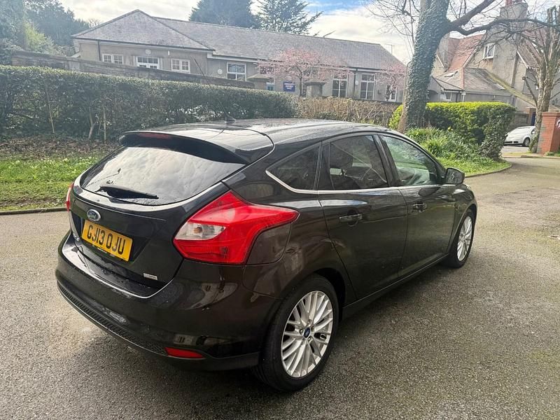 Used Ford Focus Zetec 125 HP (91 kW) 2013 Black Hatchback
