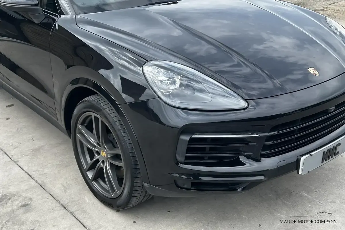 Used Porsche Cayenne 440 HP (323 kW) 2018 Black SUV