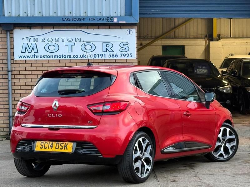 Used Renault Clio IV Dynamique 90 HP (66 kW) 2014 Red Hatchback