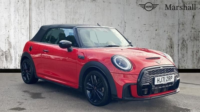 Chili red Used 2021 Mini Cooper S Sport Hatchback | £21,059 (Fair price) - Image 1/4