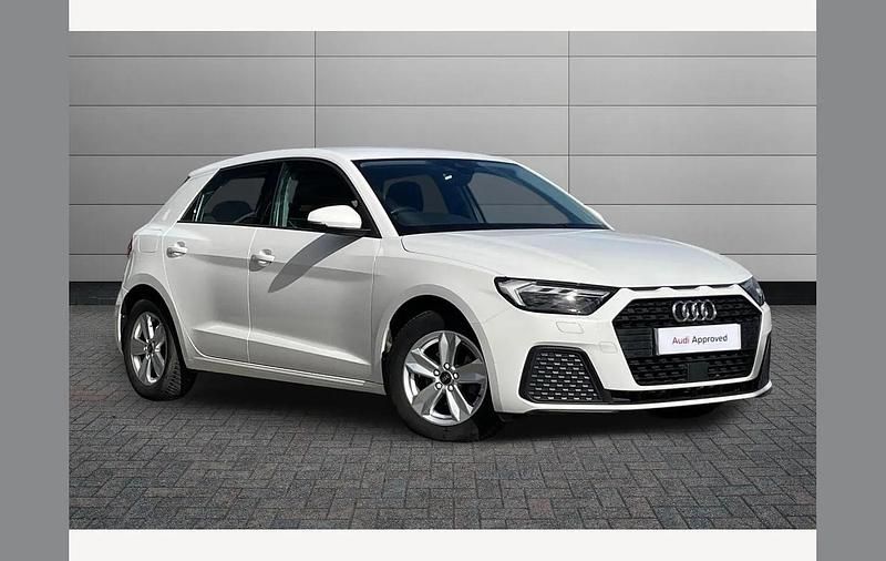 Used Audi A1 Design 95 HP (69 kW) 2022 White SUV
