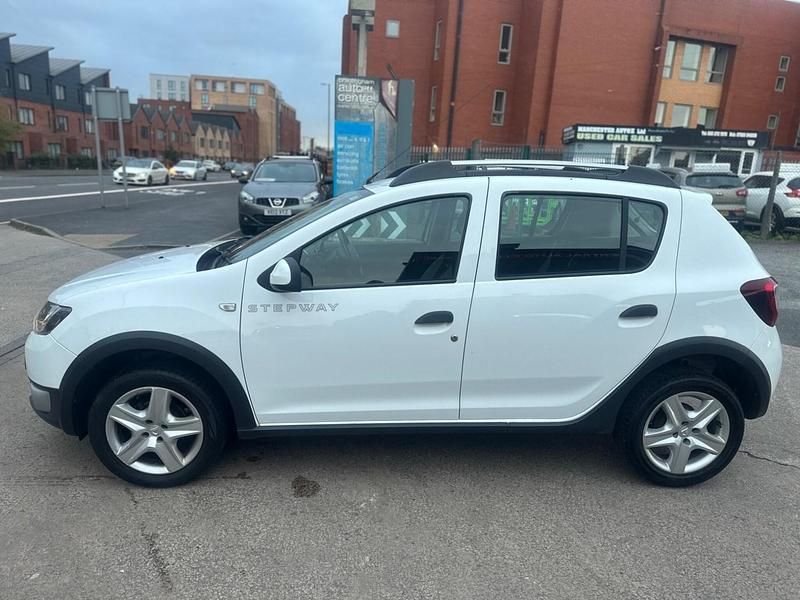 Used Dacia Sandero Lauréate 2015 White Hatchback