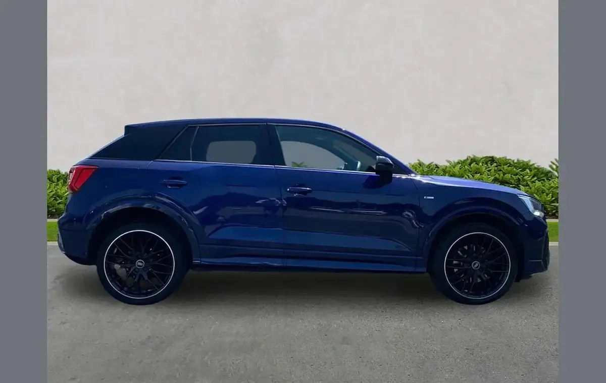 Used Audi Q2 Black Edition 150 HP (110 kW) 2022 Blue SUV