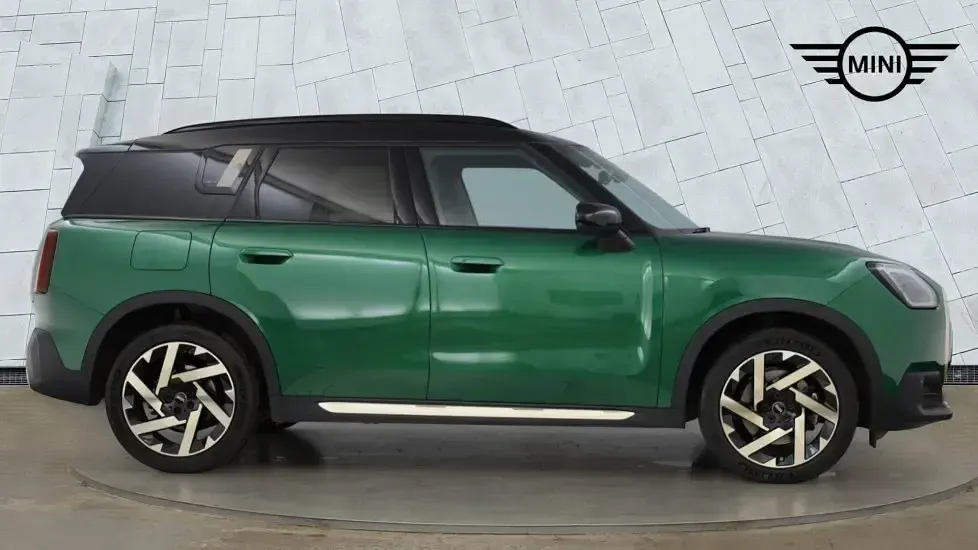 Used Mini Countryman 215 HP (158 kW) 2025 Green SUV