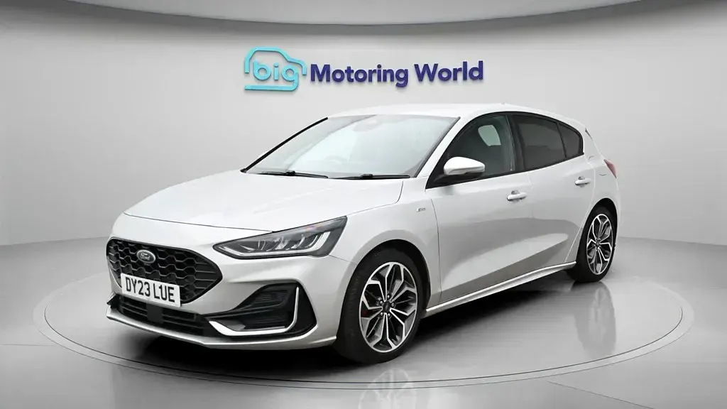 Gebraucht Ford Focus ST-Line 155 PS (114 kW) 2023 Silber Kleinwagen