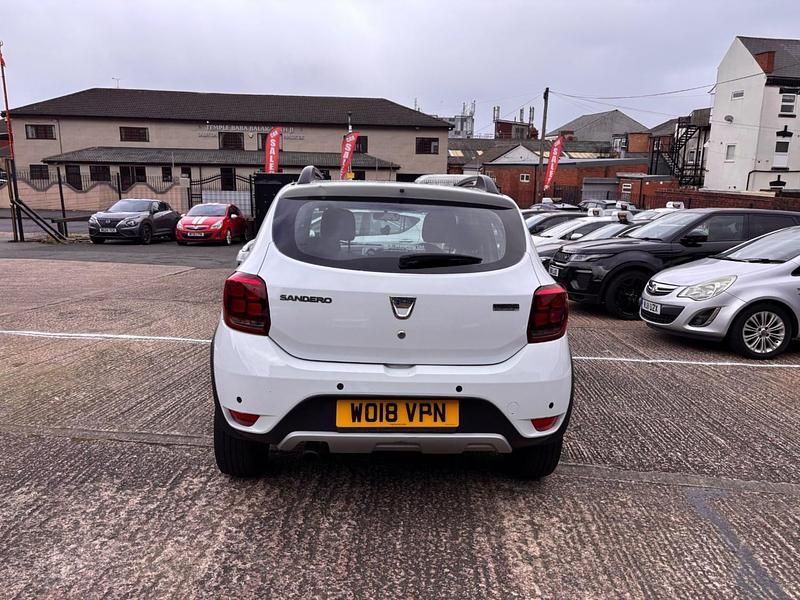 Used Dacia Sandero Comfort 90 HP (66 kW) 2018 White Hatchback