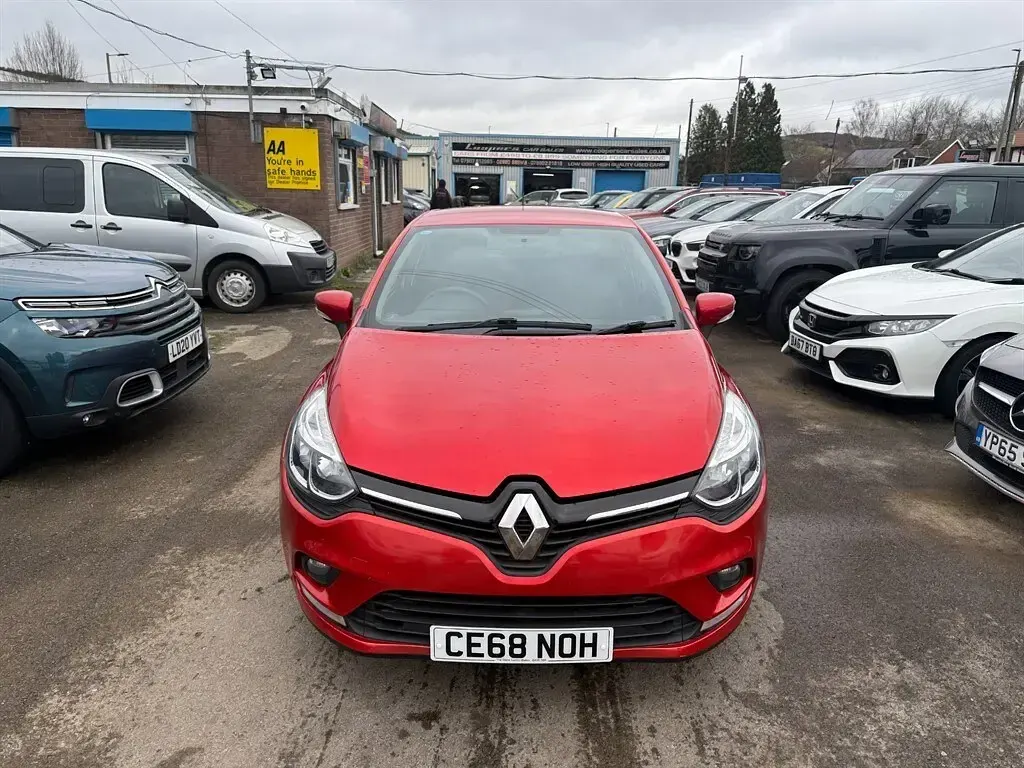 Used Renault Clio Iconic 90 HP (66 kW) 2018 Red Hatchback