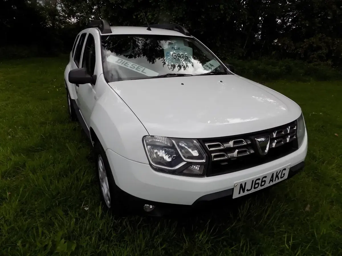 Used Dacia Duster Ambiance 110 HP (80 kW) 2016 White SUV
