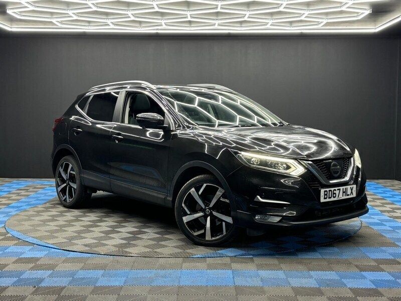 Black Used 2017 Nissan Qashqai Tekna SUV | £12,490 (Fair price) - Image 1/4