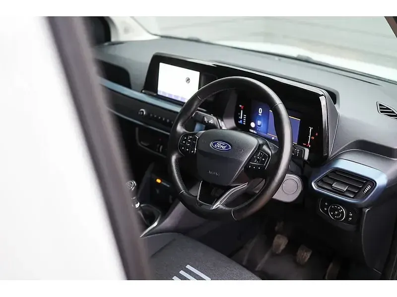 Usado Ford Transit Active 125 HP (91 kW) 2024 Cinzento Van