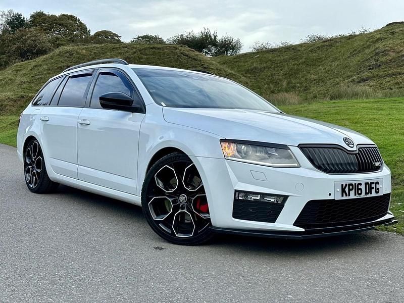 White Used 2016 Skoda Octavia vRS Estate | £11,979 (Fair price) - Image 1/4