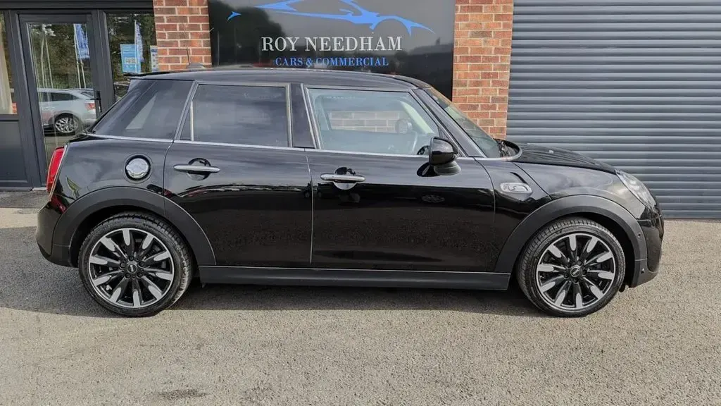 Used Mini Cooper S Exclusive 192 HP (141 kW) 2019 Black Hatchback