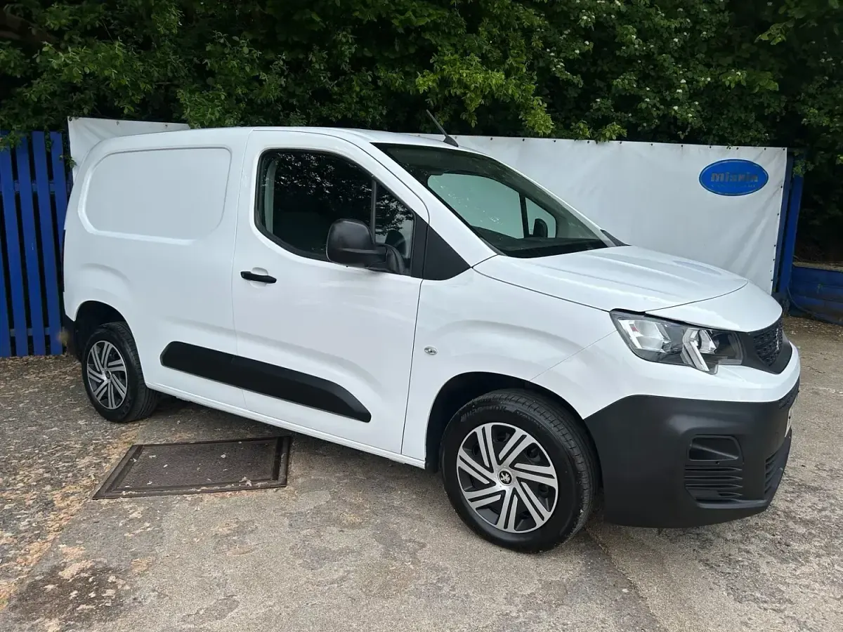 Used Peugeot Partner 131 HP (96 kW) 2021 White MPV