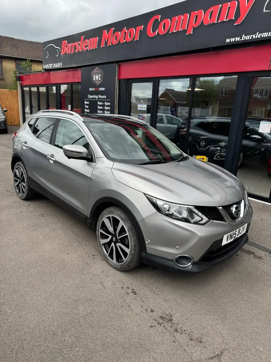 Used Nissan Qashqai Tekna 110 HP (80 kW) 2015 Silver SUV