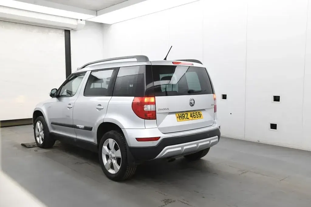 Used Skoda Yeti SE 105 HP (77 kW) 2014 Silver SUV